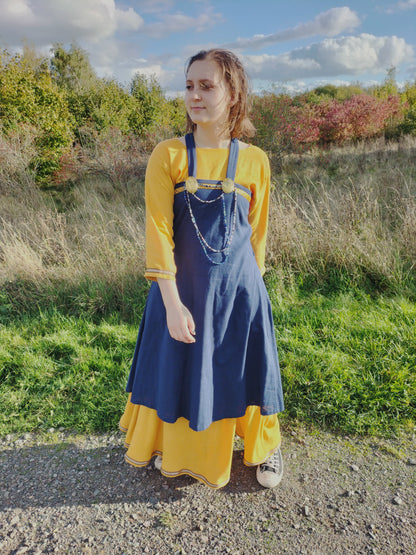 Handmade Viking woman dress (turtle brooches not included)